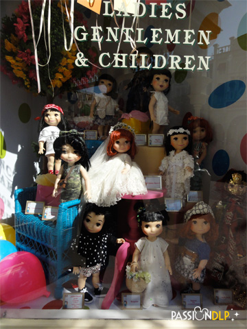 pin's 50ans it's a small world