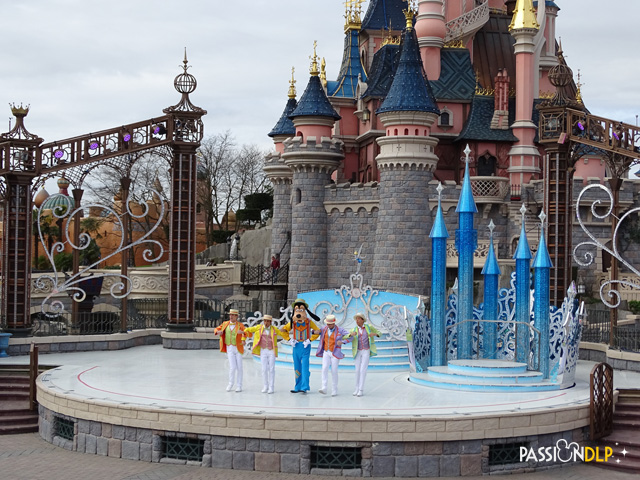 Mickey présente : Joyeux Anniversaire Disneyland Paris