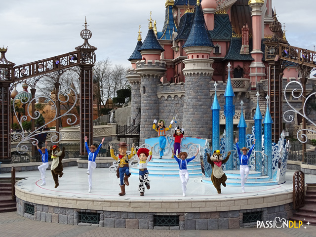 Mickey présente : Joyeux Anniversaire Disneyland Paris