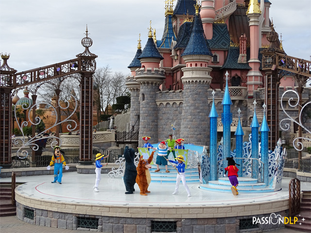 Mickey présente : Joyeux Anniversaire Disneyland Paris