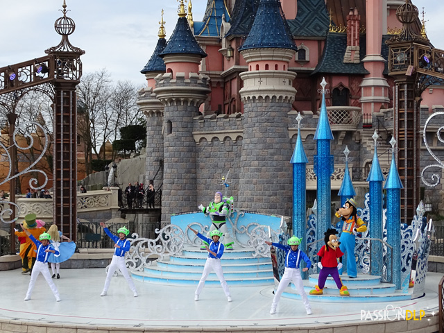 Mickey présente : Joyeux Anniversaire Disneyland Paris