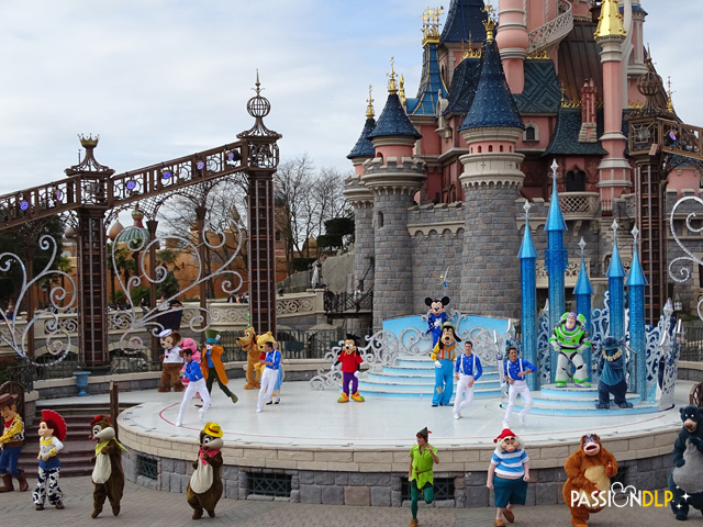 Mickey présente : Joyeux Anniversaire Disneyland Paris