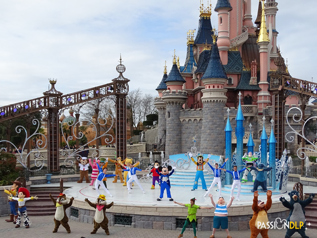 Mickey présente : Joyeux Anniversaire Disneyland Paris