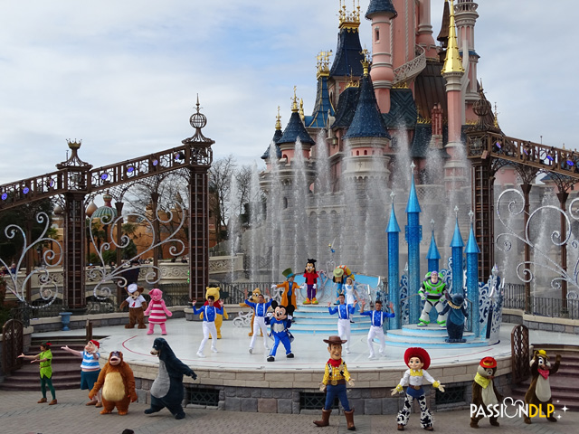 Mickey présente : Joyeux Anniversaire Disneyland Paris