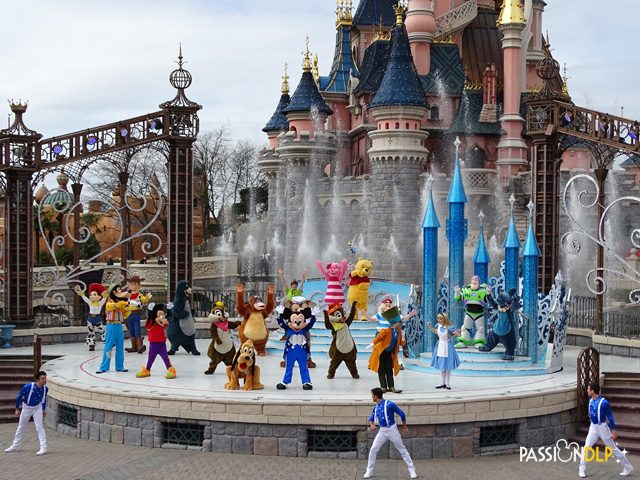 Mickey présente : Joyeux Anniversaire Disneyland Paris