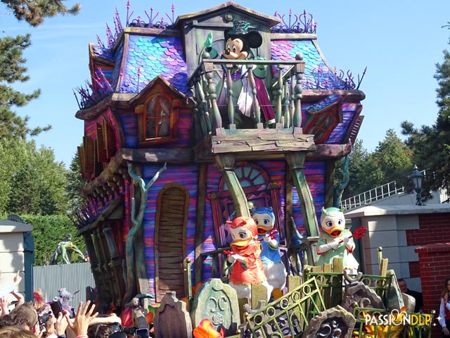 célébration halloween mickey