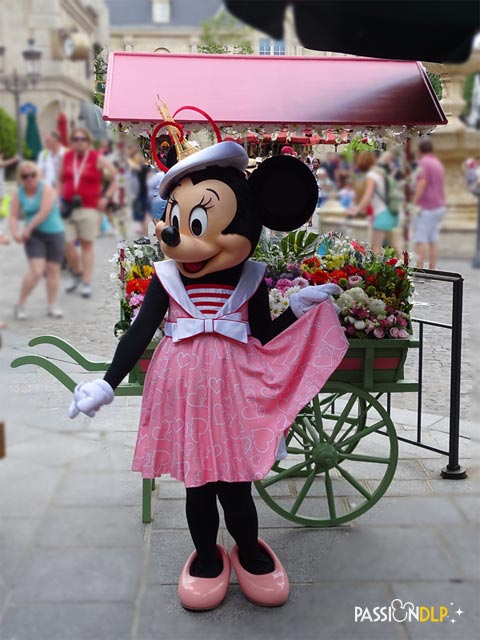 minnie loves paris