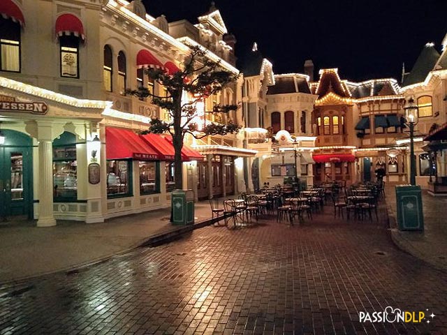disneyland de nuit