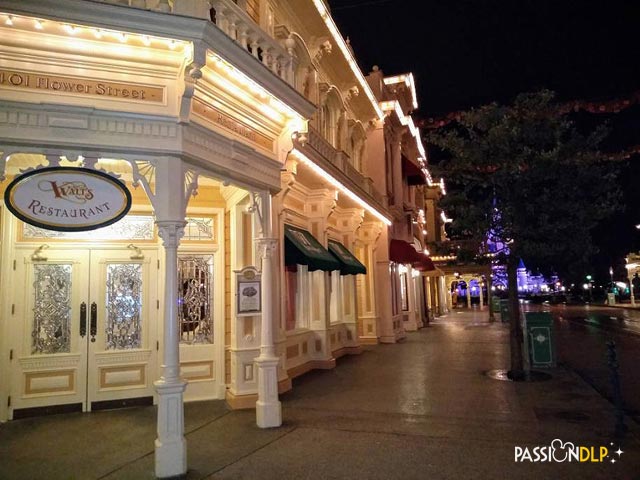 disneyland de nuit