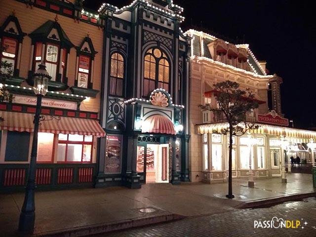 disneyland de nuit