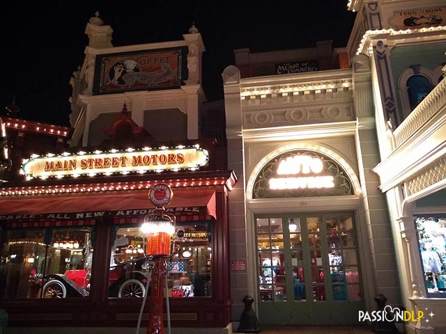 disneyland de nuit