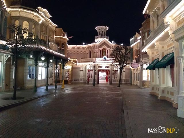 disneyland de nuit