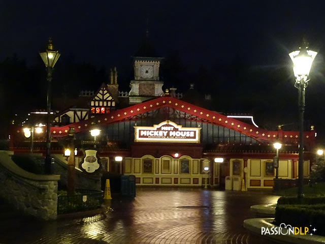 disneyland de nuit