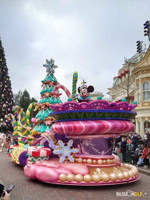 Mickey et sa parade étincelante de Noël