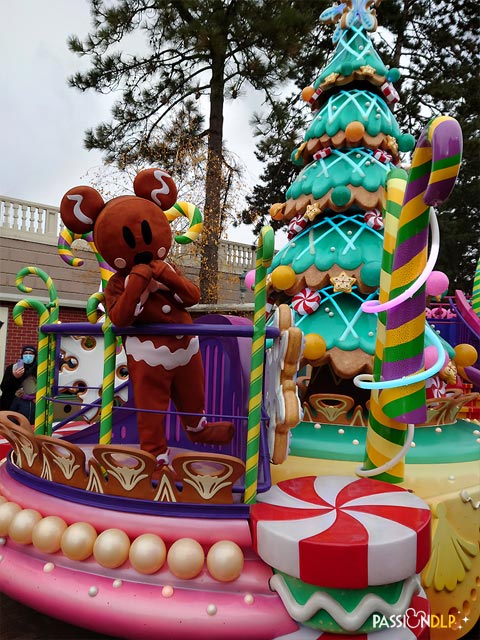 Mickey et sa parade étincelante de Noël