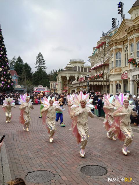 Mickey et sa parade étincelante de Noël