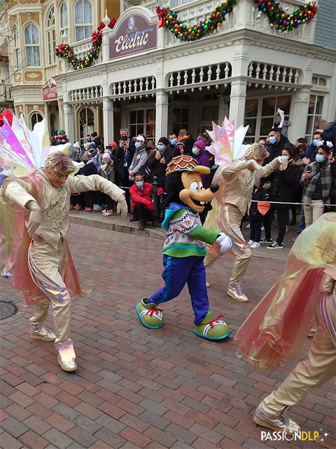 Mickey et sa parade étincelante de Noël