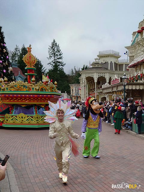 Mickey et sa parade étincelante de Noël