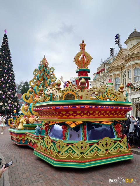Mickey et sa parade étincelante de Noël