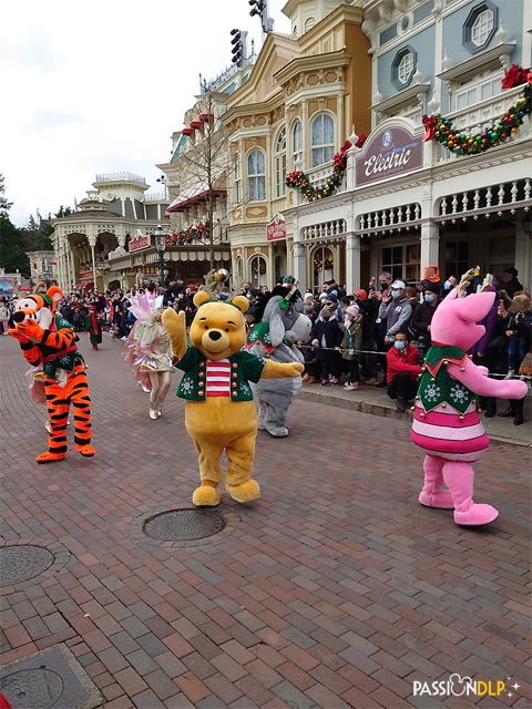 Mickey et sa parade étincelante de Noël