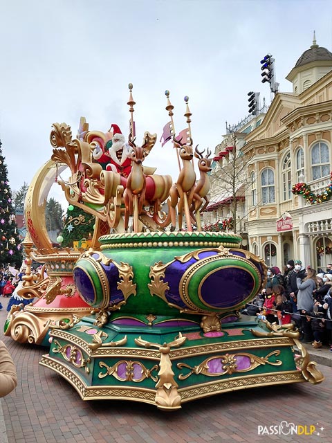 Mickey et sa parade étincelante de Noël