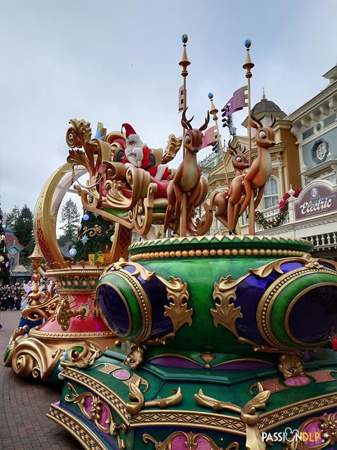 Mickey et sa parade étincelante de Noël