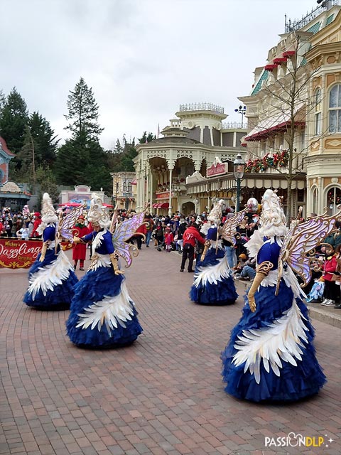 Mickey et sa parade étincelante de Noël