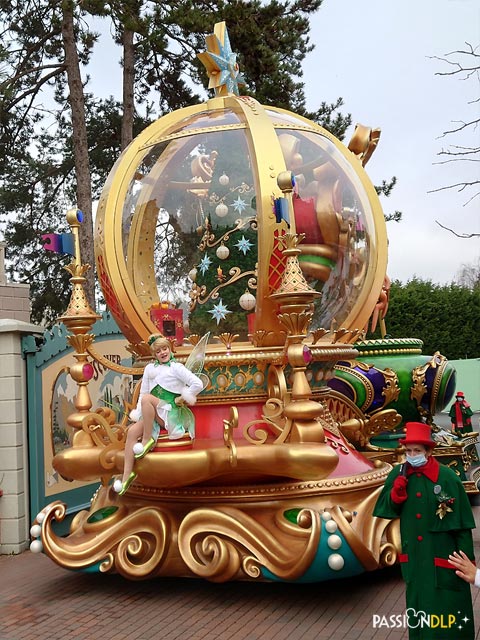 Mickey et sa parade étincelante de Noël