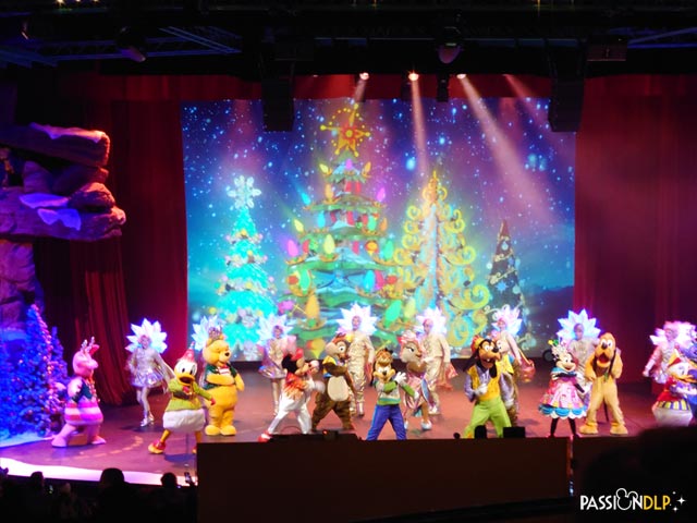 Mickey et sa Parade Étincelante de Noël