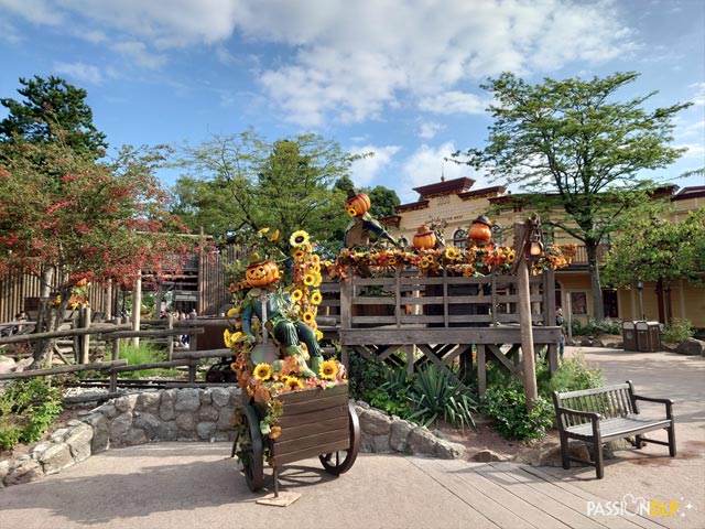 décor halloween frontierland