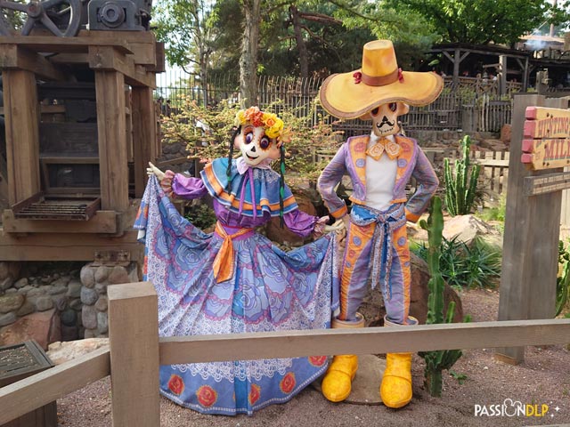 décor halloween frontierland
