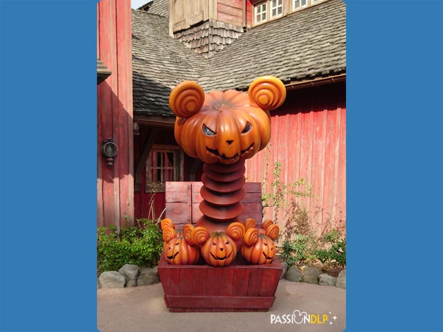 décor halloween frontierland