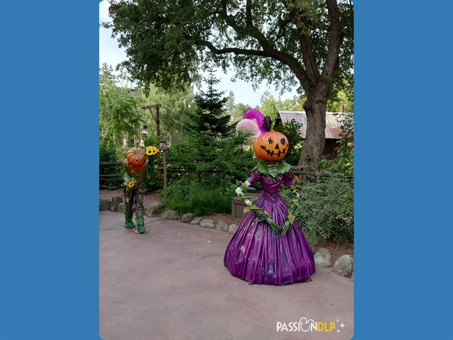 décor halloween frontierland