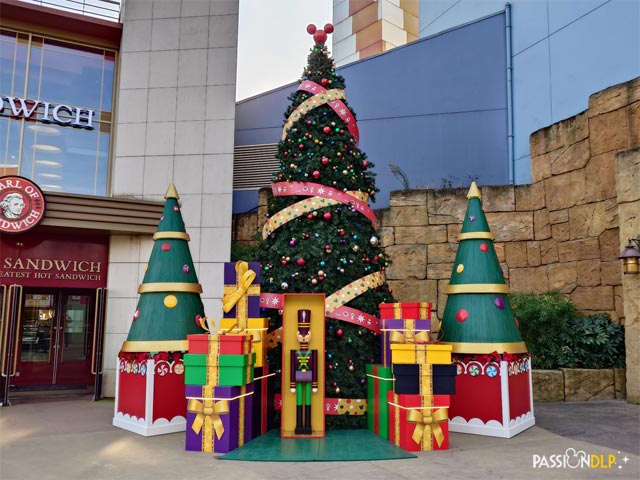 disney village noël