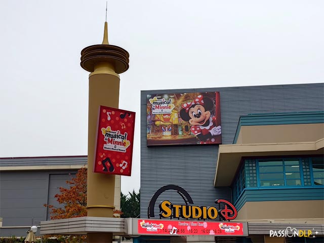 disney village noël