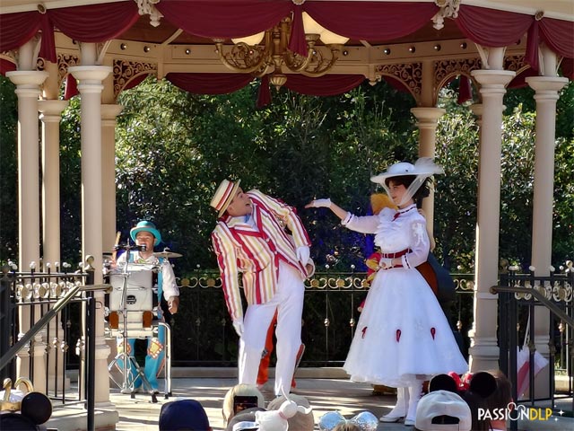 Moment Musical avec Mary Poppins et le Pearly Band