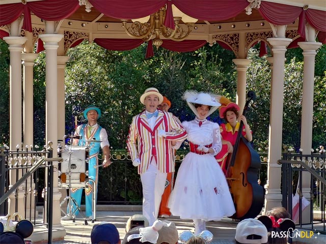 Moment Musical avec Mary Poppins et le Pearly Band