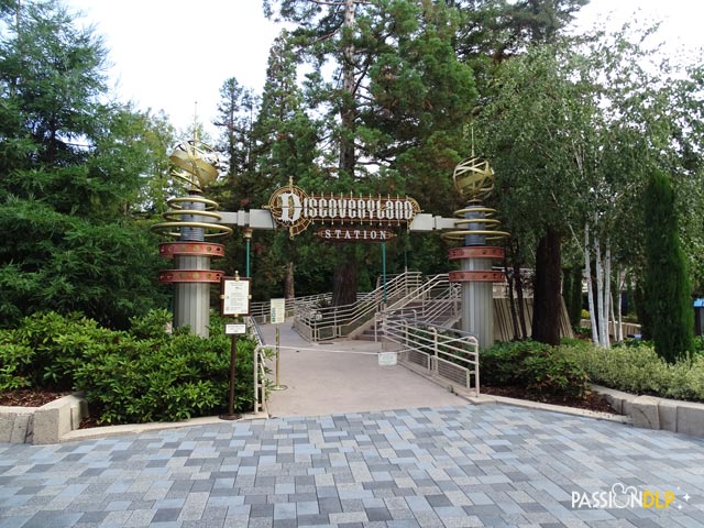 disneyland railroad : discoveryland station