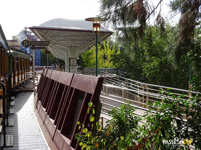 disneyland railroad : discoveryland station