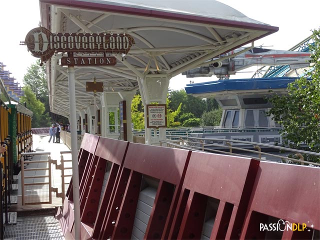 disneyland railroad : discoveryland station