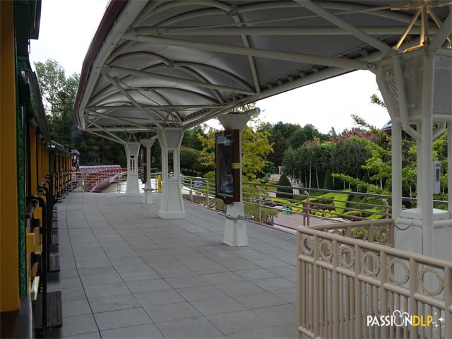 disneyland railroad : discoveryland station