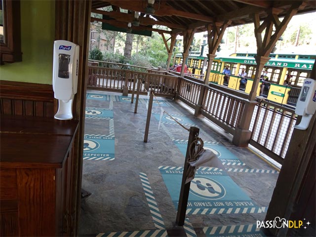 disneyland railroad : frontierland depot