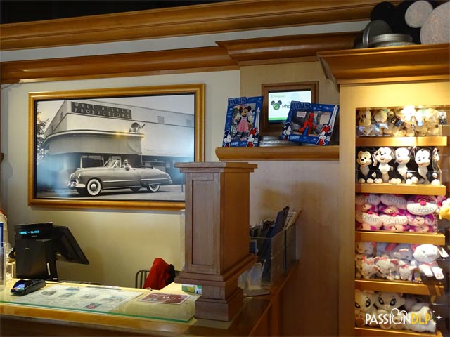 walt disney studios store