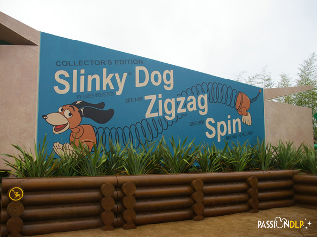 slinky dog zigzag spin