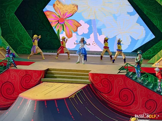 alice et la reine de cœur : retour au pays des merveilles