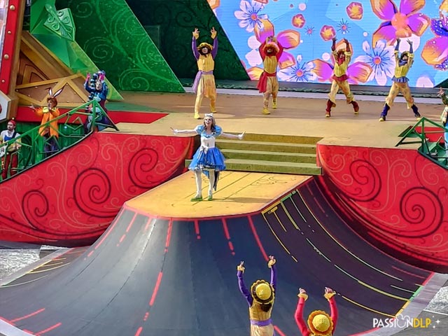 alice et la reine de cœur : retour au pays des merveilles