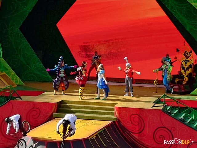 alice et la reine de cœur : retour au pays des merveilles